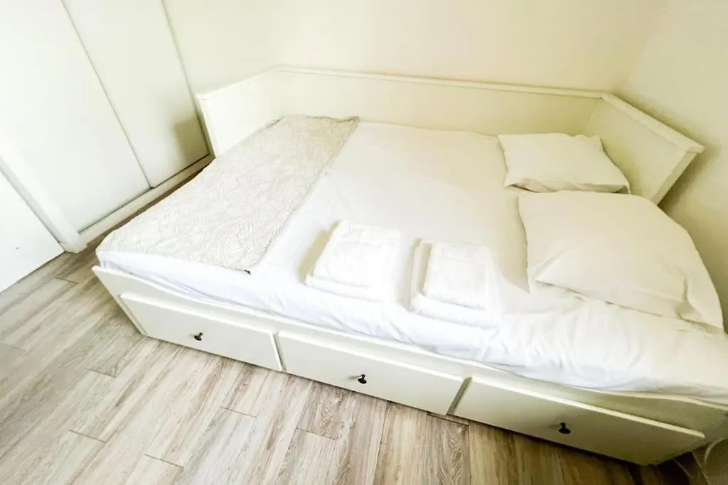Apartament At The Foot Of The Ramparts In A Secure Residence Awinion